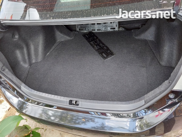 Toyota Corolla Altis 1,6L 2014-3