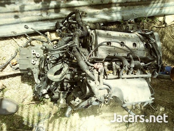 5a engine complete with 5 speed gearbox call876 816 2305-3