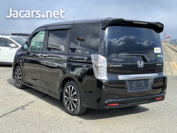 Honda Stepwgn 2,0L 2013-4