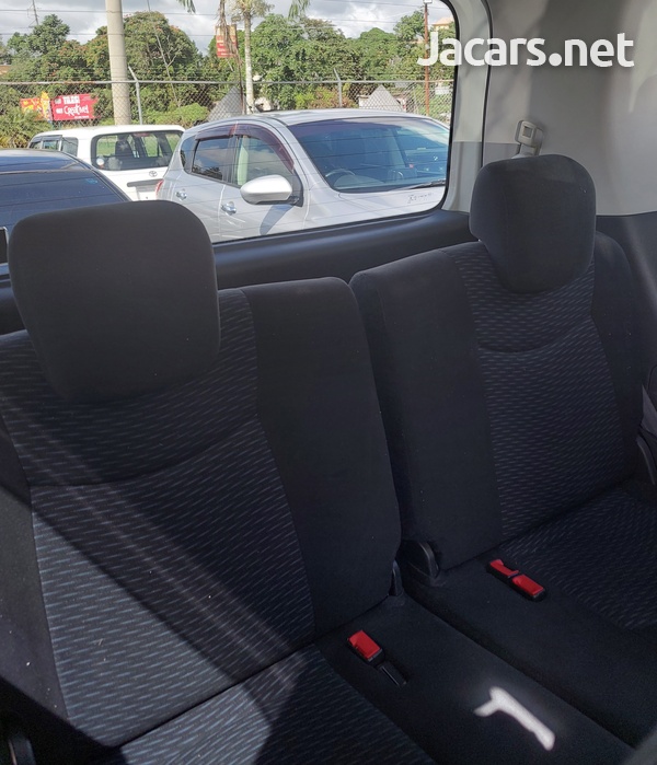 Nissan Serena 2,0L 2013-12