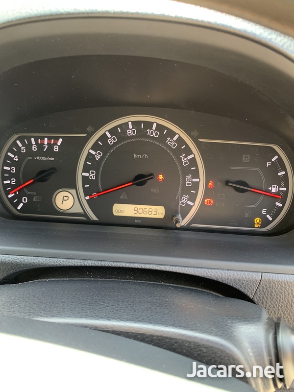 Toyota Voxy 2,0L 2015-4