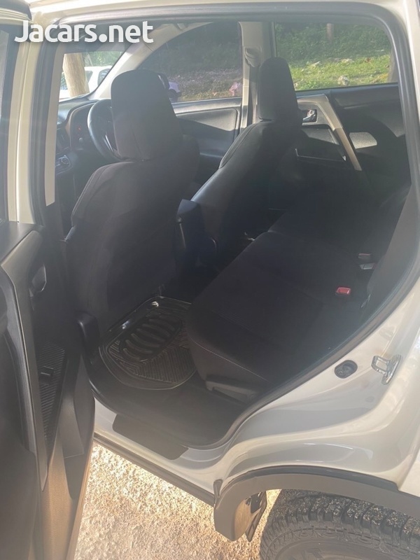 Toyota RAV4 2,0L 2013-7