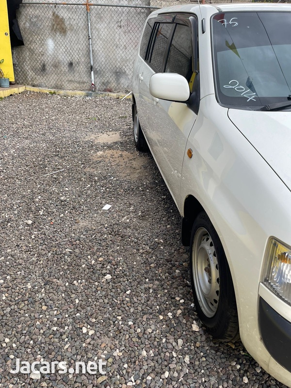 Toyota Probox 1,5L 2014-4
