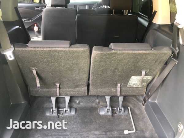 Toyota Isis 1,8L 2013-10