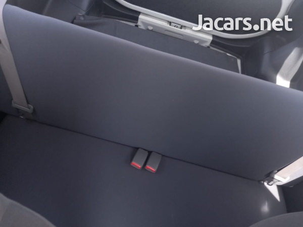 Daihatsu MIRA 0,7L 2015-12