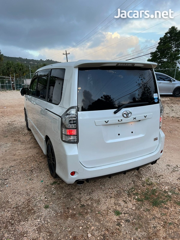 2013 Toyota Voxy GS-6