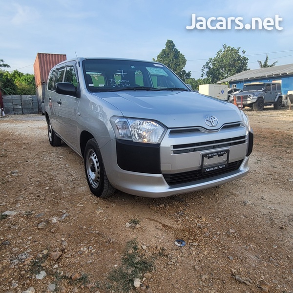Toyota Probox 1,5L 2016-1