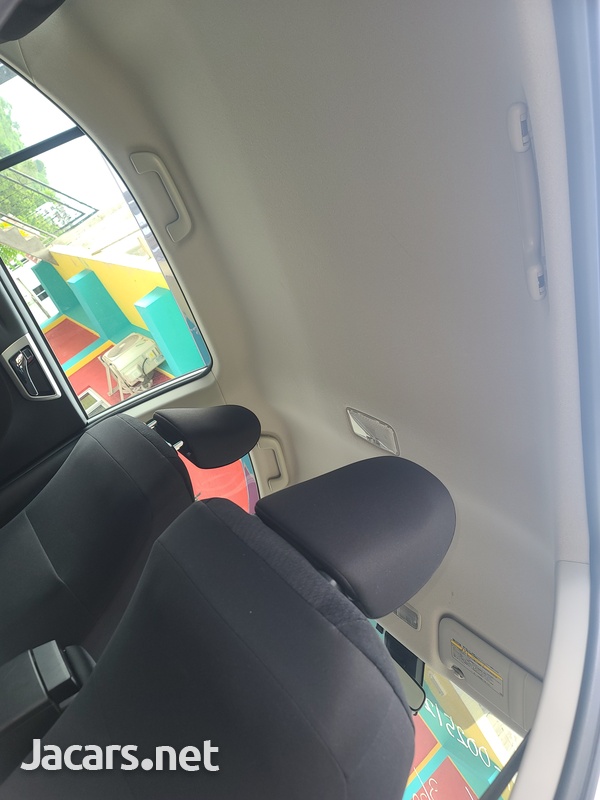 Toyota Axio 1,5L 2016-12