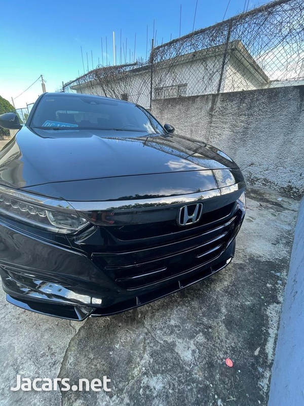 Honda Accord 1,5L 2020-4