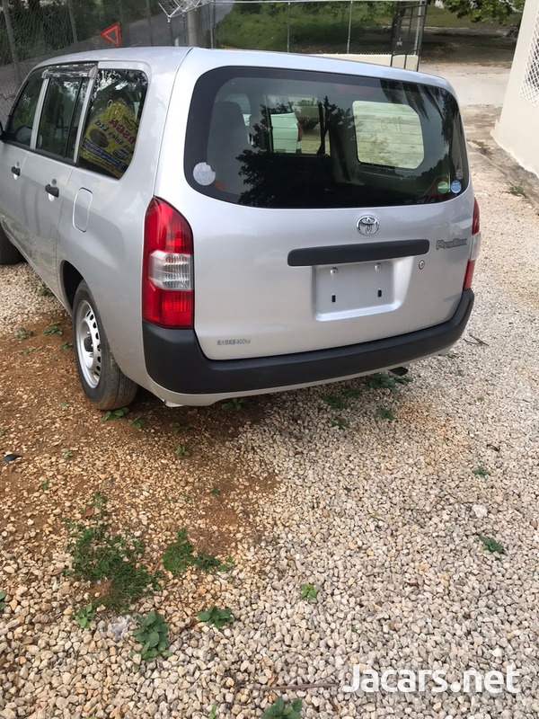 Toyota Probox 1,5L 2016-3