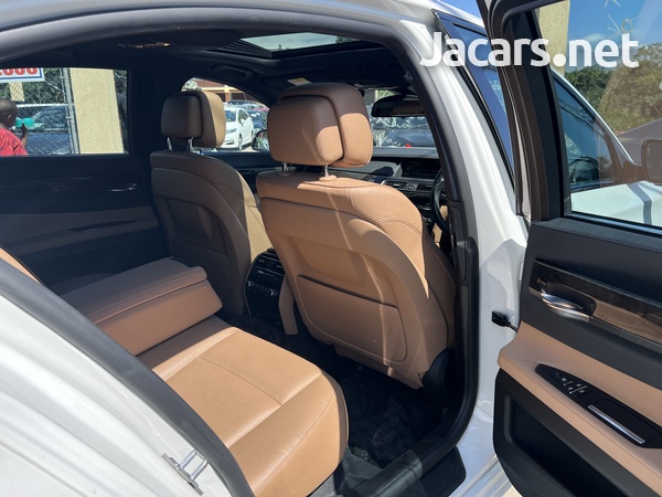 BMW 7-Series 3,0L 2014-9
