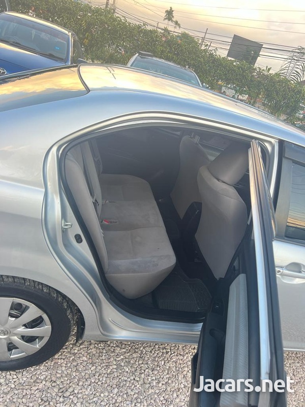Toyota Axio 1,6L 2013-7