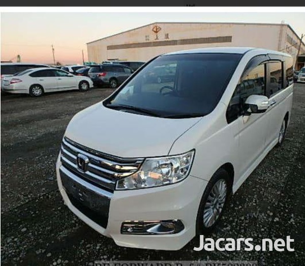 Honda Stepwgn Spada 2,0L 2012-1
