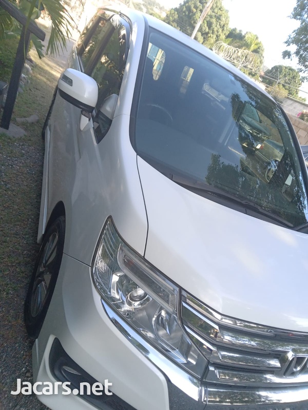 Honda Stepwgn 2,0L 2013-4