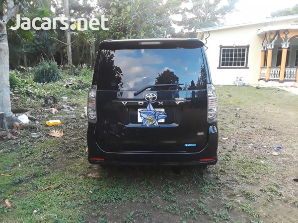 Toyota Voxy 2,0L 2010-9
