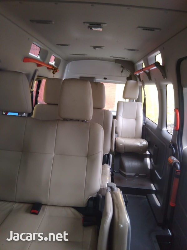 Nissan Caravan 2,0L 2013-8
