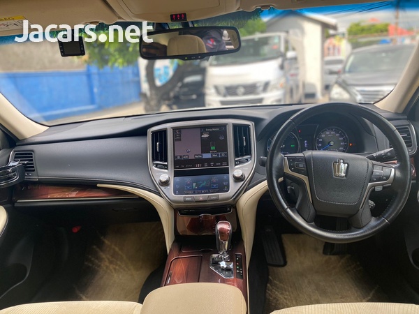 Toyota Crown 2,5L 2015