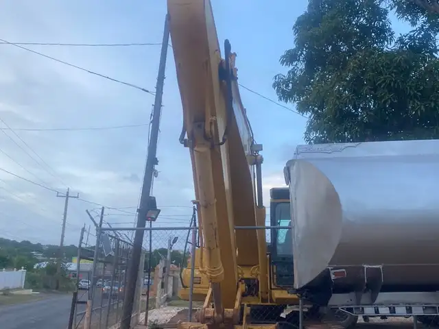 2017 Komatsu PC200, Saint Elizabeth