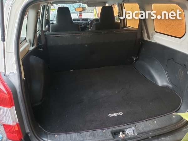 Toyota Probox 1,3L 2017-12