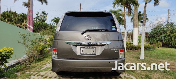 Toyota Isis 2,0L 2014-6