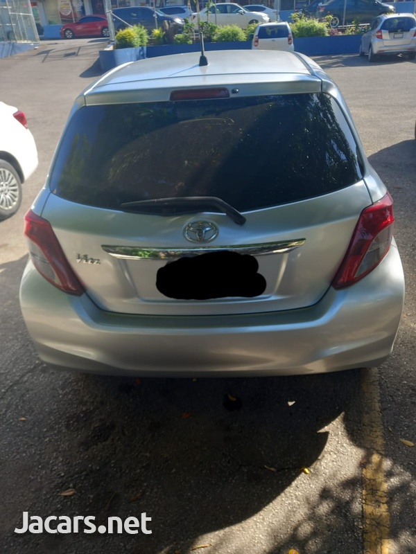 Toyota Vitz 1,3L 2013-7