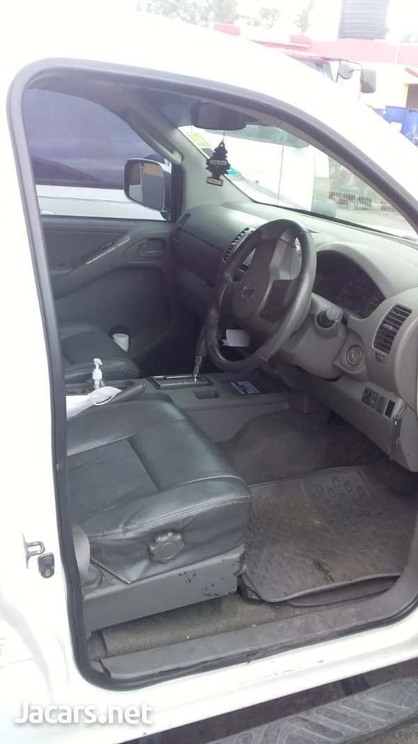 Nissan Navara 3,0L 2010-9