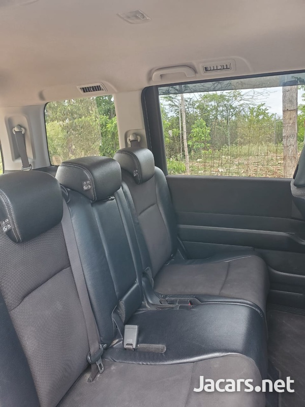 Honda Stepwgn Spada 2,0L 2013-5
