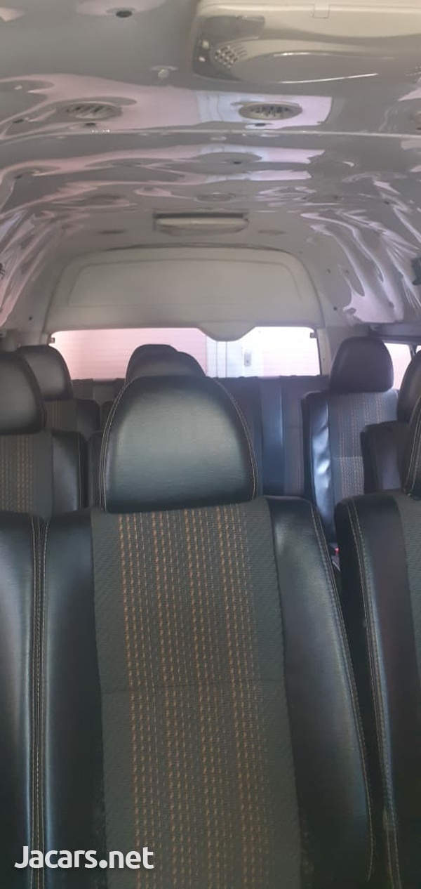2016 Kinglong. 15 seater. mint condition-12