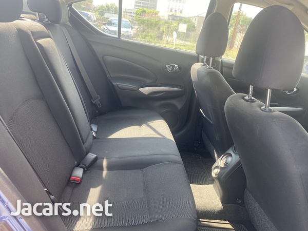 Nissan Versa 1,5L 2014-4
