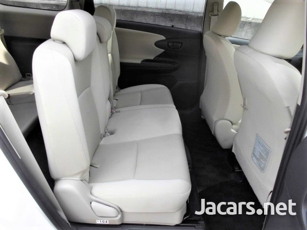 Toyota Wish 1,8L 2017-7