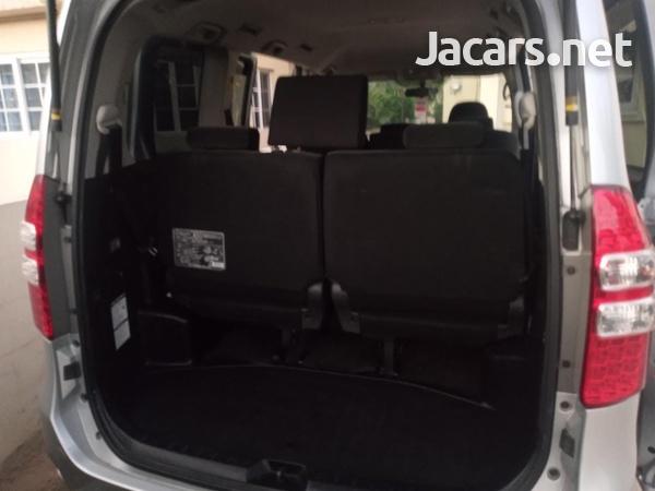 Toyota Noah 2,0L 2012-8