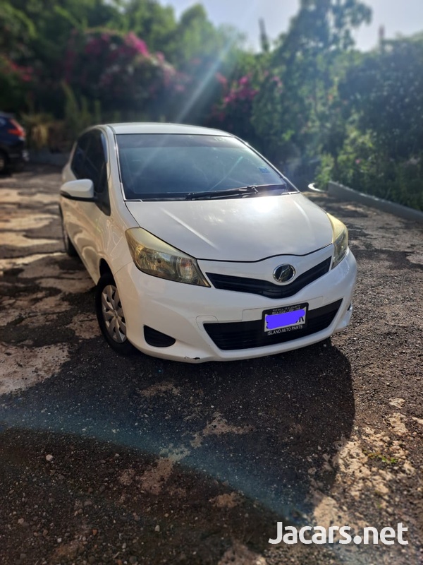 Toyota Vitz 1,3L 2012-1