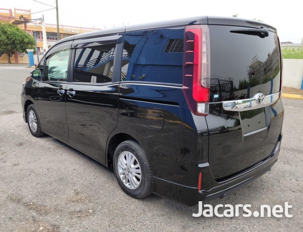 Toyota Noah 2,0L 2014