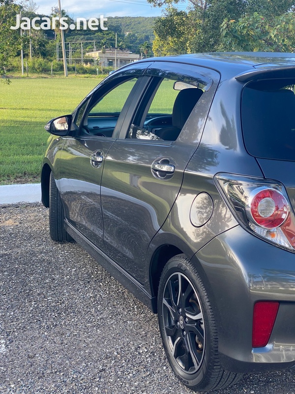 Toyota Vitz 1,5L 2014-4