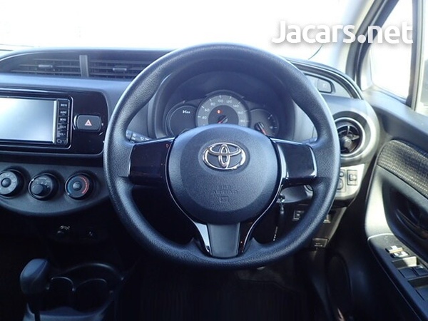 Toyota Vitz 1,0L 2017-4