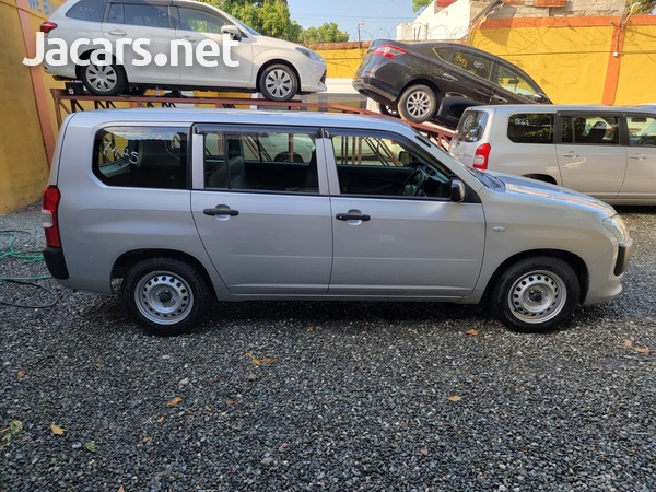 Toyota Probox 1,5L 2017-10