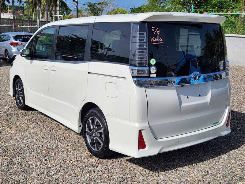 Toyota Voxy 2,0L 2021 №2518812 in Saint Mary - Voxy - sell, buy