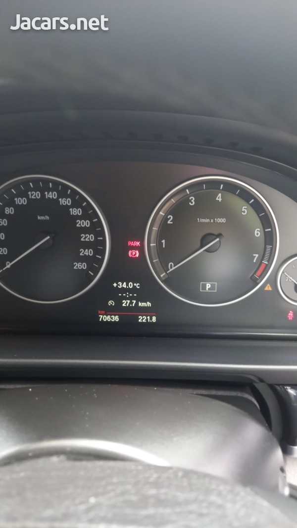 BMW 5-Series 2,0L 2012-9