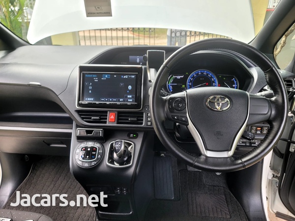 Toyota Noah 2,0L 2016-14