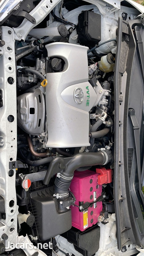 Toyota Axio 1,5L 2017-12