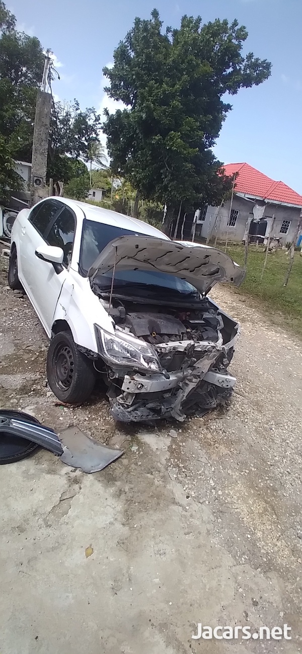Toyota Axio 1,5L 2014-4