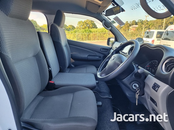 Nissan Caravan 2,0L 2017-8