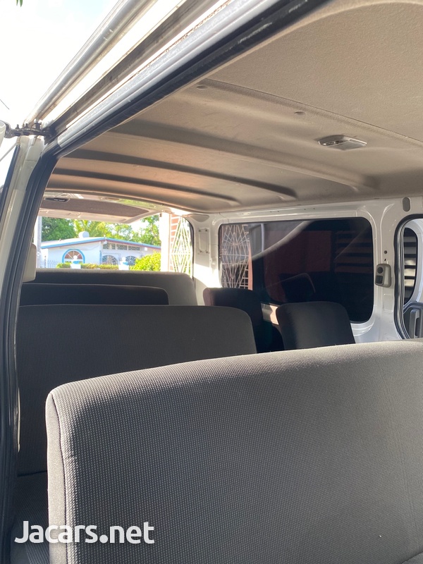 Nissan Caravan 2,5L 2015-4