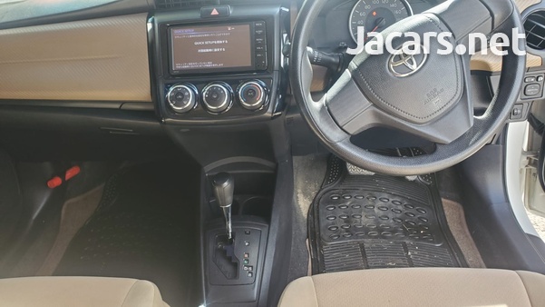 Toyota Axio 1,5L 2015-6