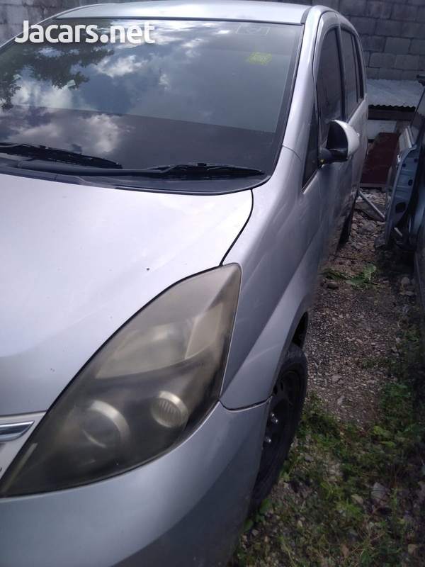 Toyota Isis 1,8L 2012-3