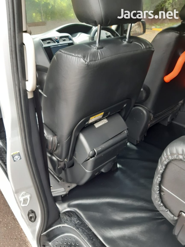 Nissan Serena 2,0L 2014-10