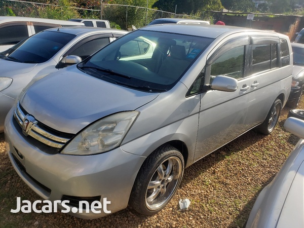 Toyota Isis 1,8L 2012-4