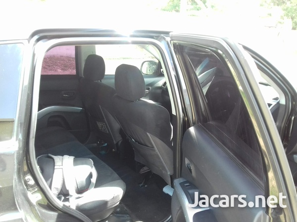 Mitsubishi Outlander or Airtrek 2,4L 2006-3
