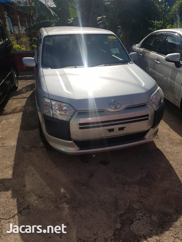 Toyota Probox 1,5L 2016-12