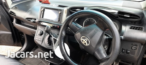 Toyota Wish 1,8L 2013-9